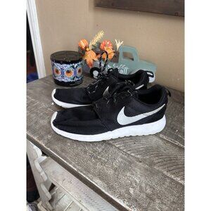Nike Roshe Run One Black Metallic Silver Platinum White Women’s 7.5